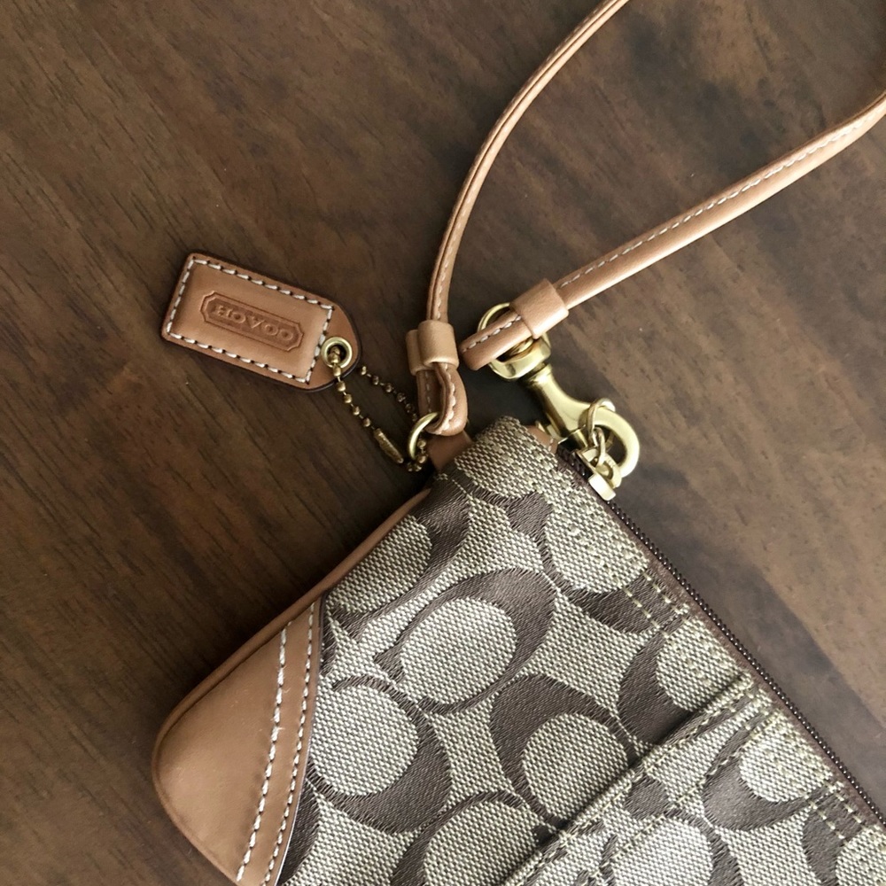 NWOT Coach Wristlet